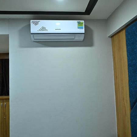 Hotel Sury Villa 아흐메다바드 외부 사진