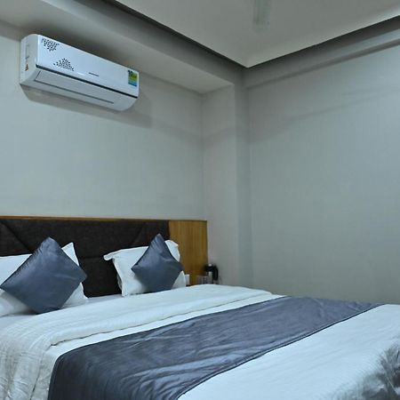 Hotel Sury Villa 아흐메다바드 외부 사진