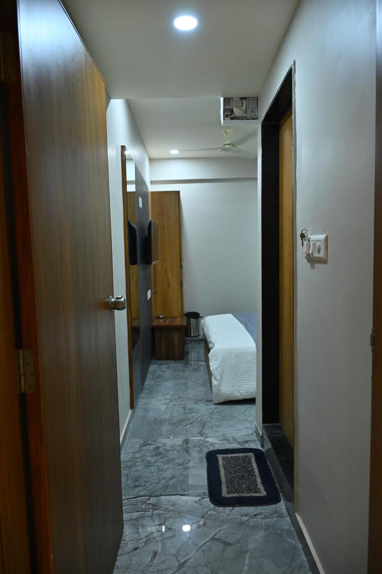 Hotel Sury Villa 아흐메다바드 외부 사진