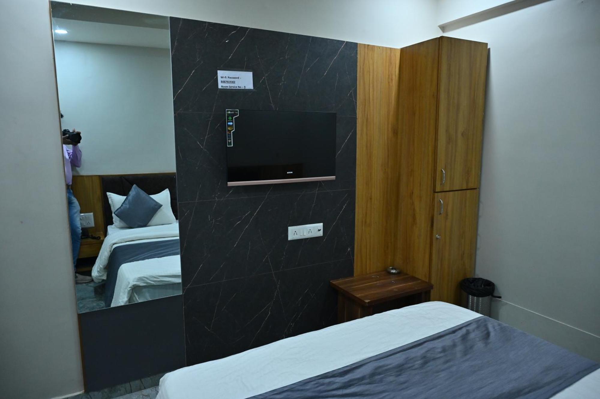 Hotel Sury Villa 아흐메다바드 외부 사진