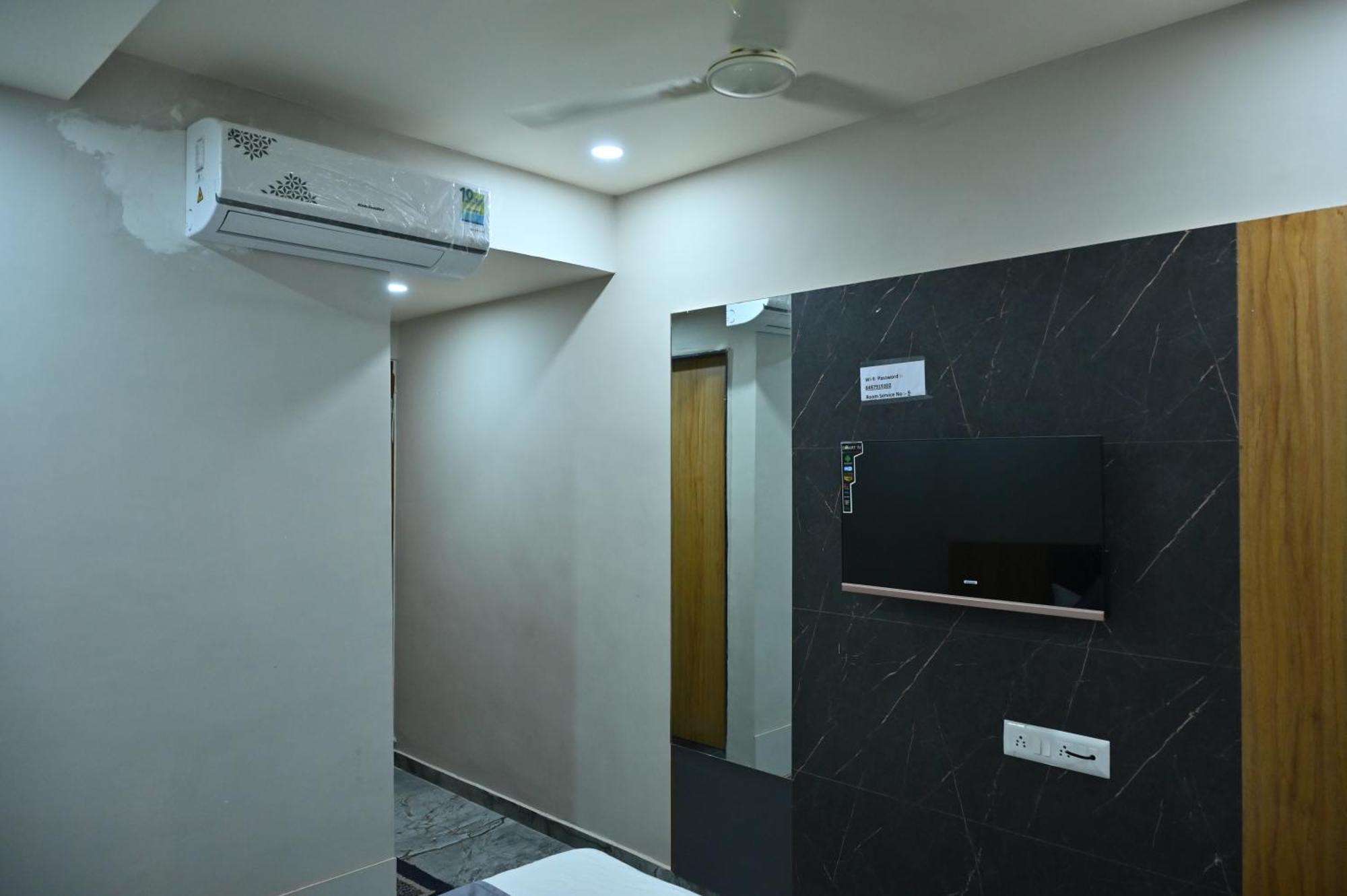 Hotel Sury Villa 아흐메다바드 외부 사진