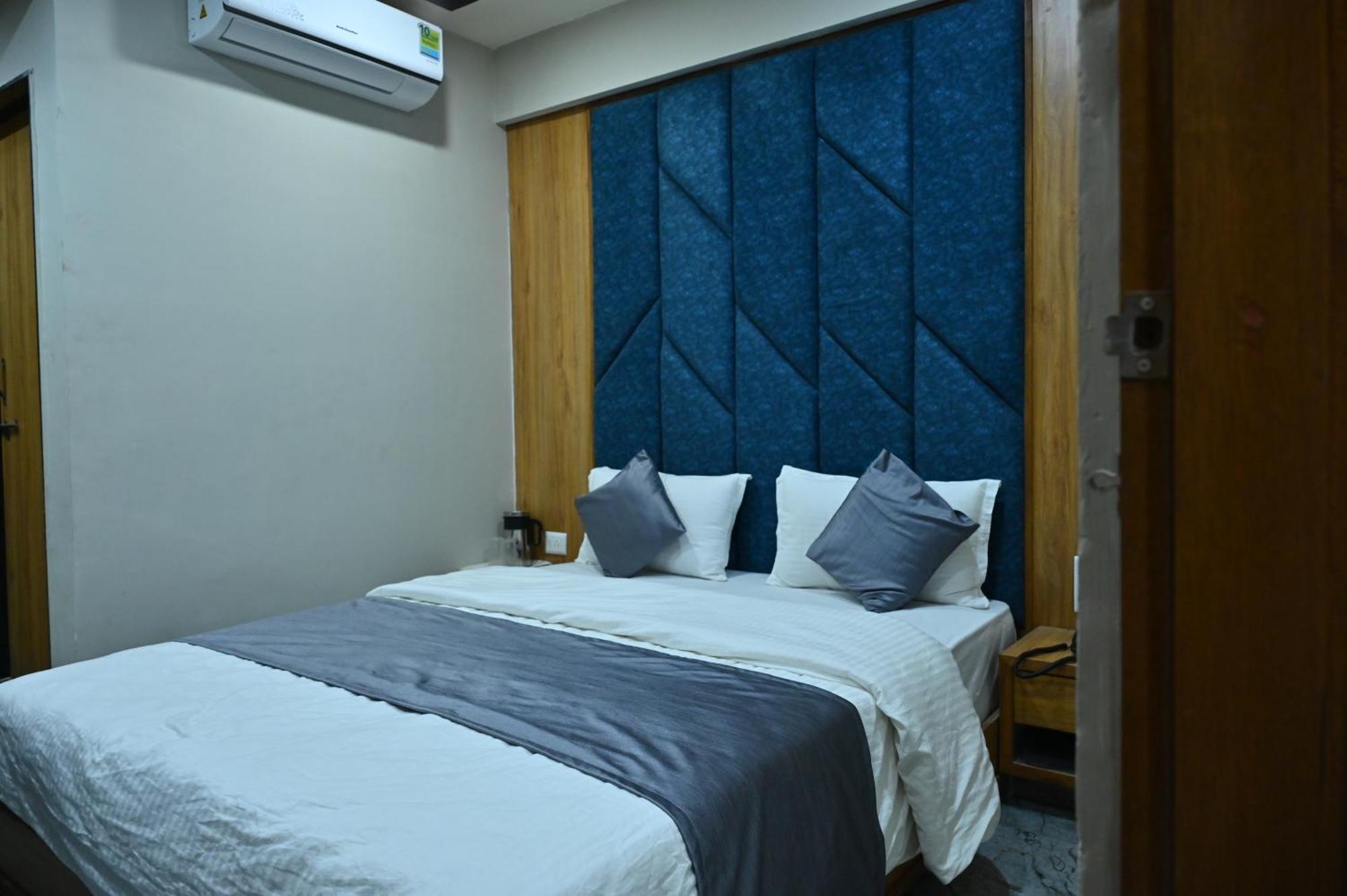 Hotel Sury Villa 아흐메다바드 외부 사진