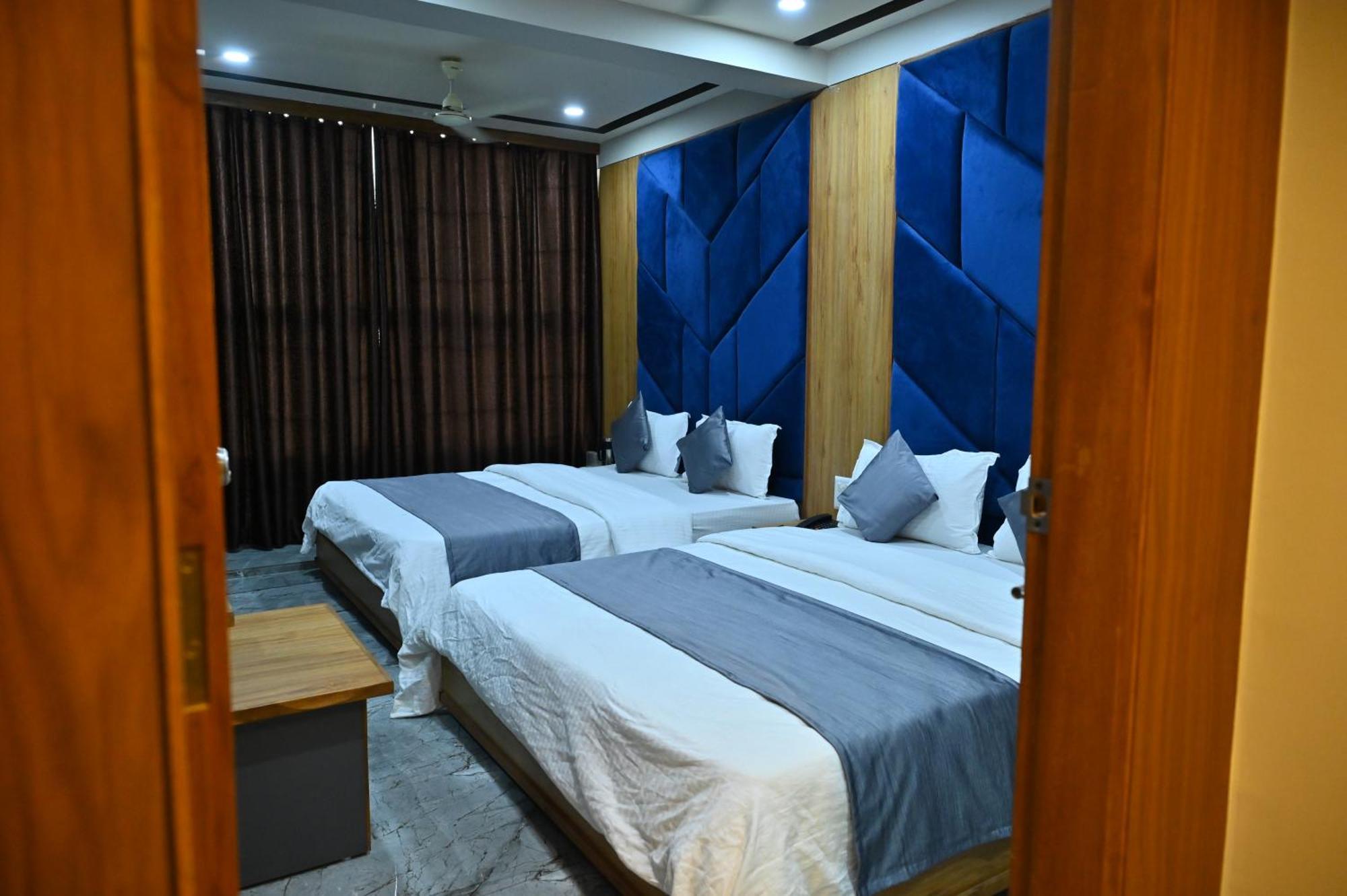 Hotel Sury Villa 아흐메다바드 외부 사진