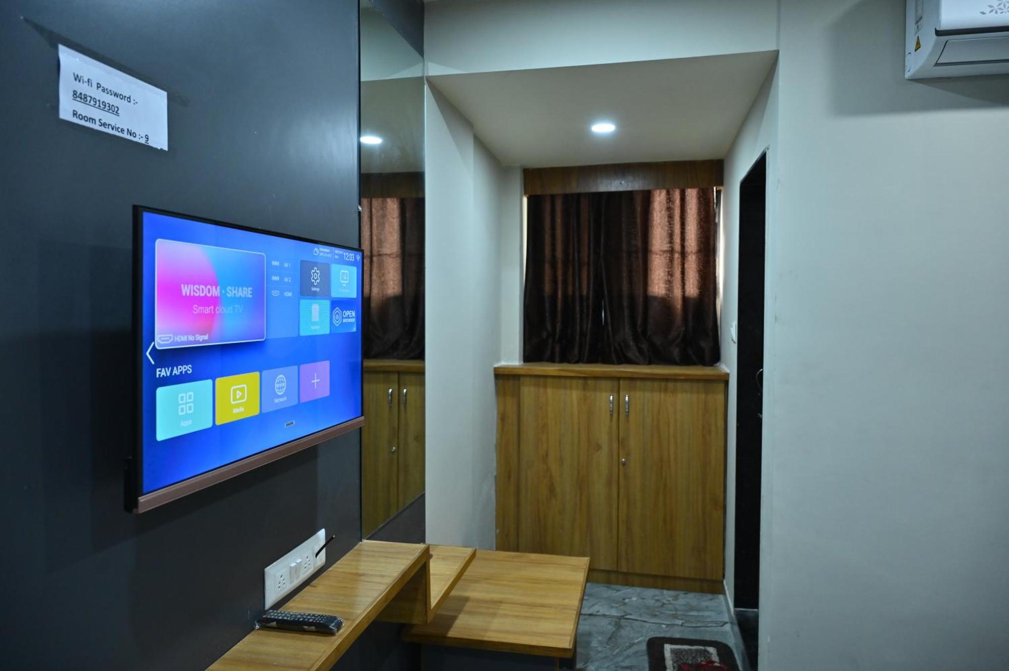 Hotel Sury Villa 아흐메다바드 외부 사진
