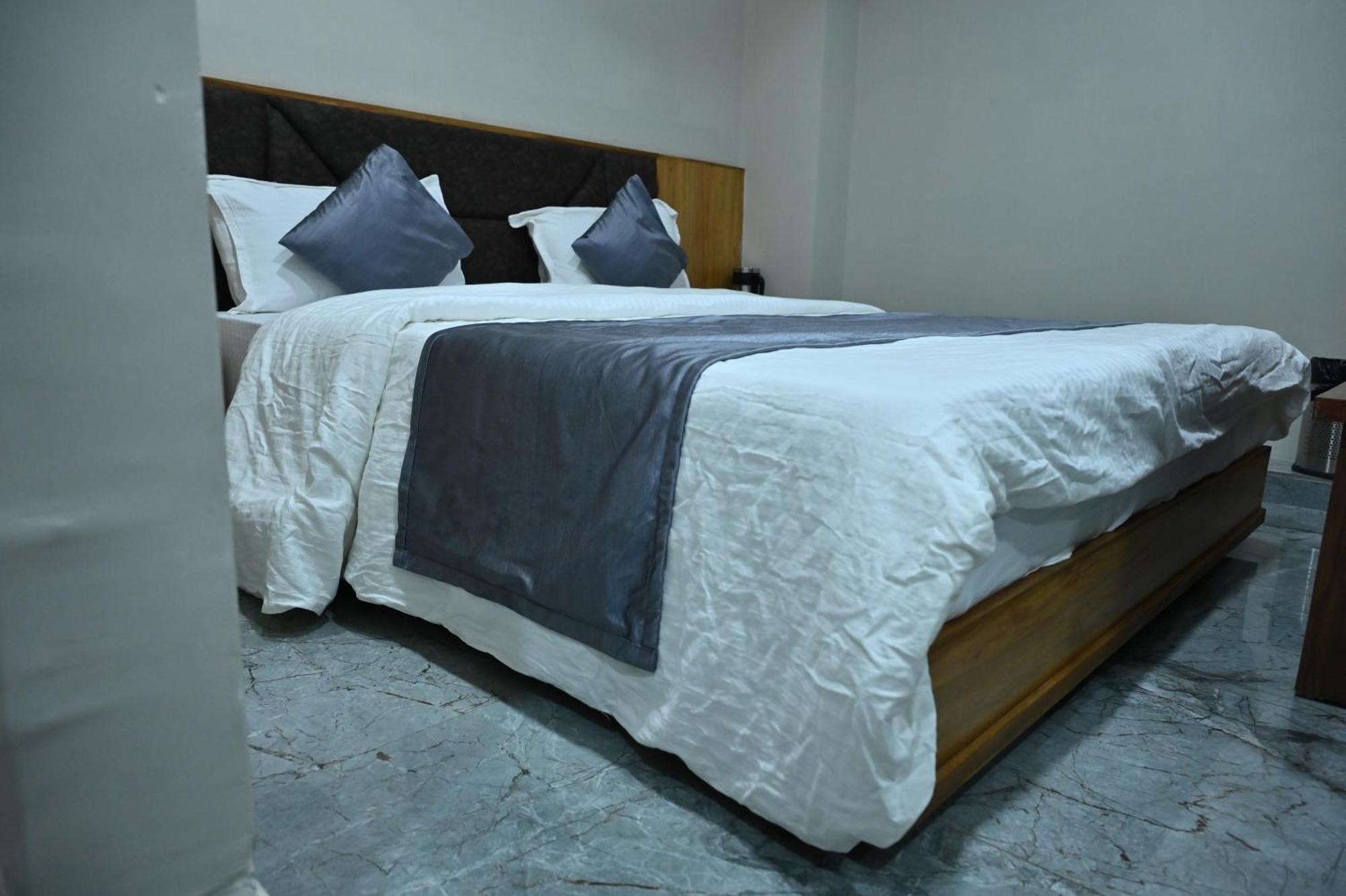 Hotel Sury Villa 아흐메다바드 외부 사진