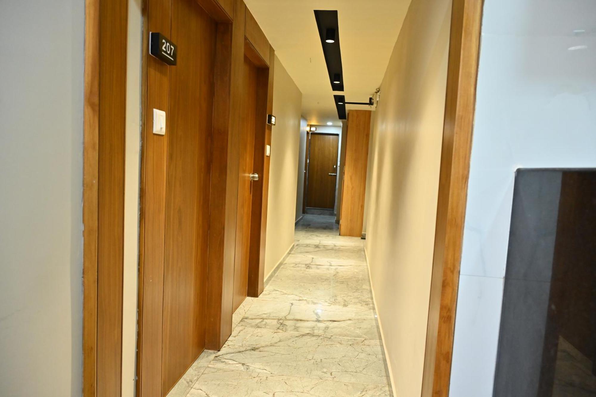 Hotel Sury Villa 아흐메다바드 외부 사진