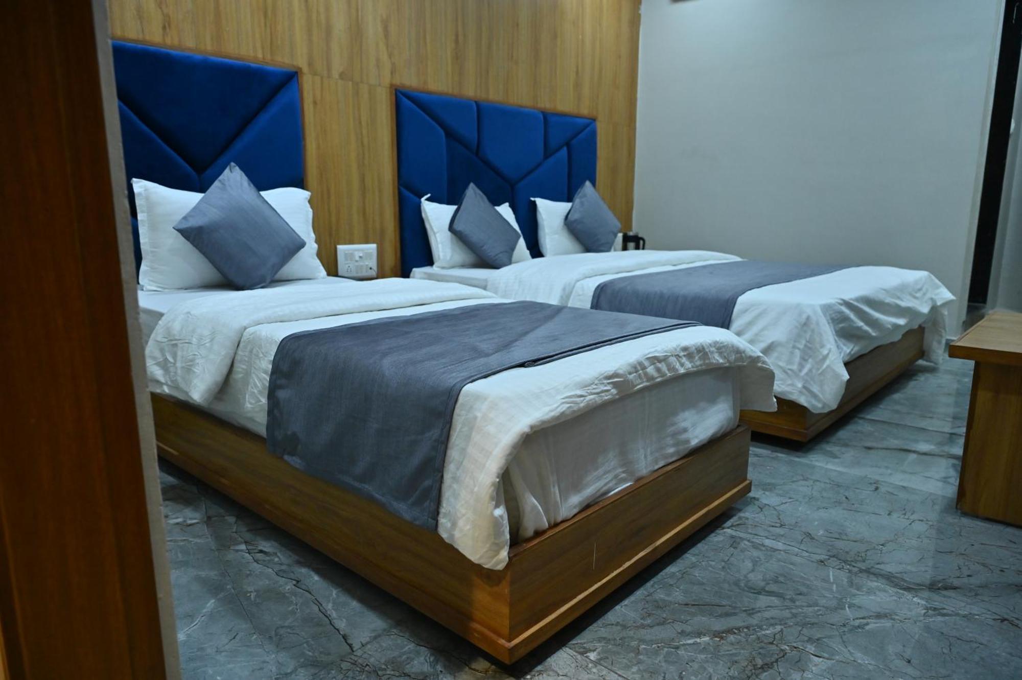 Hotel Sury Villa 아흐메다바드 외부 사진