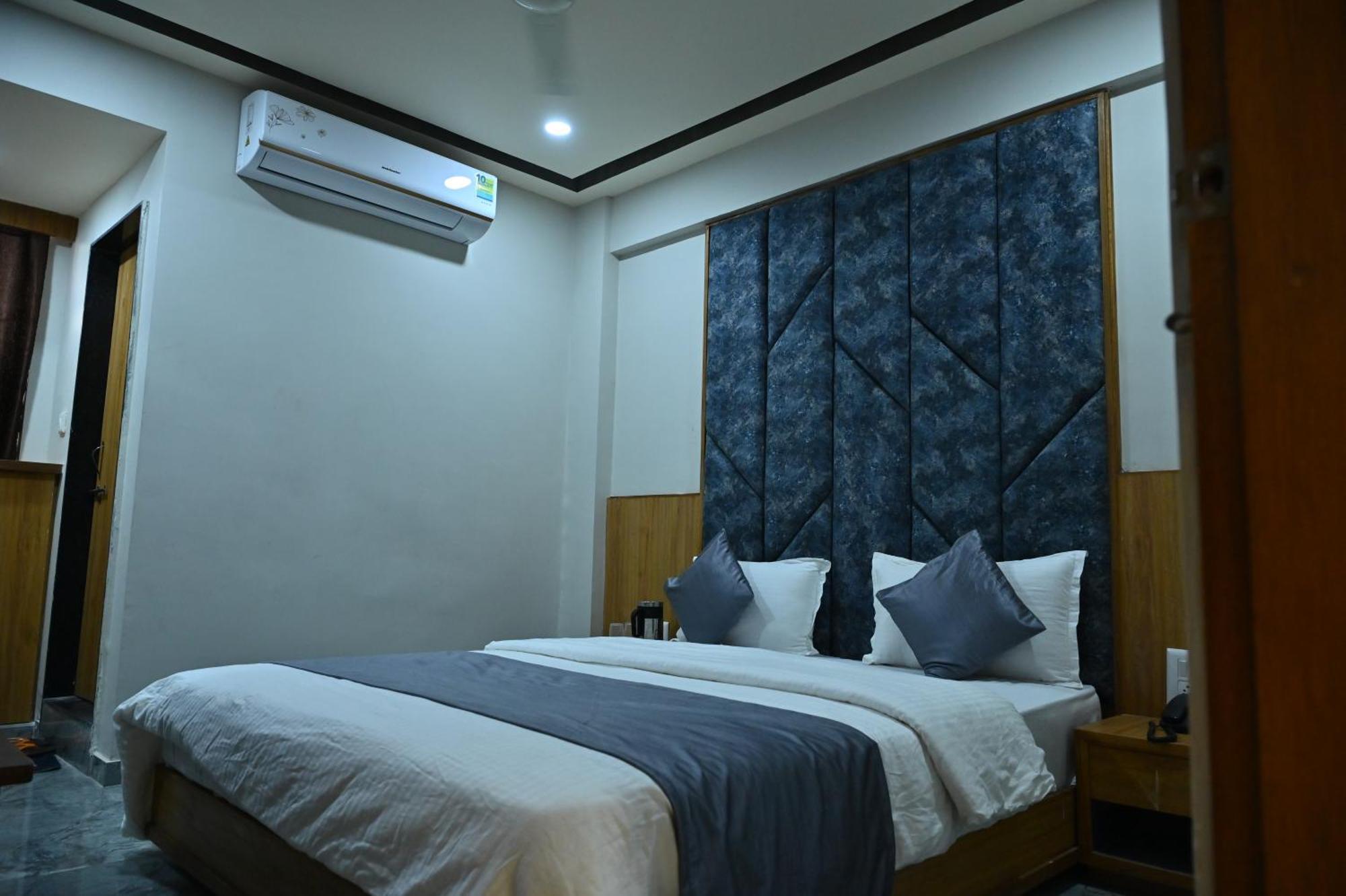 Hotel Sury Villa 아흐메다바드 외부 사진